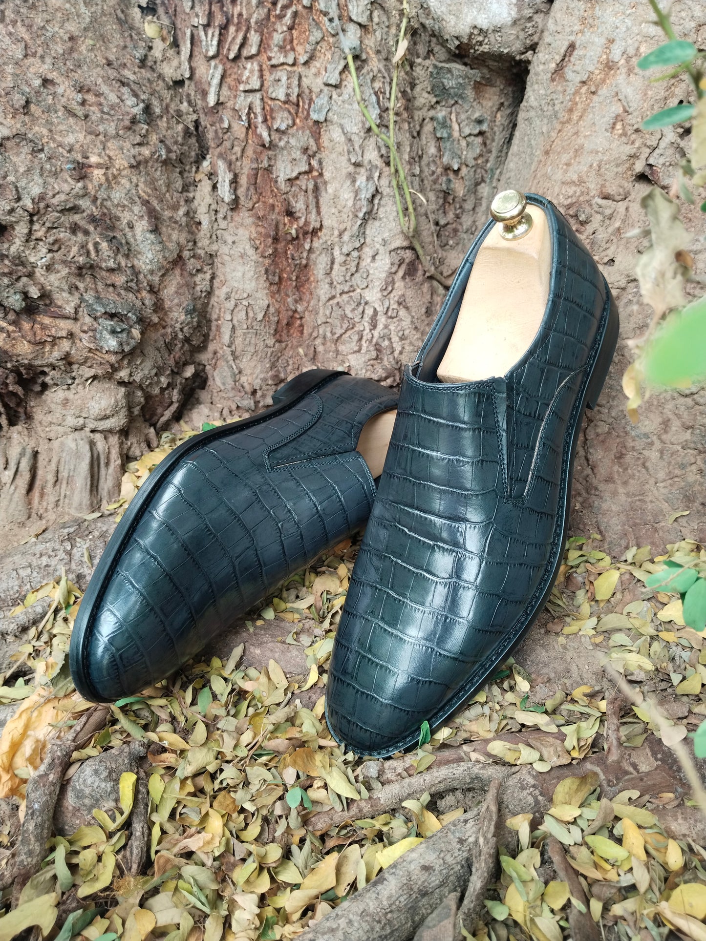 Slip-on with Side Elastic Grey Colour in Crocodile Print with Tunith Sole