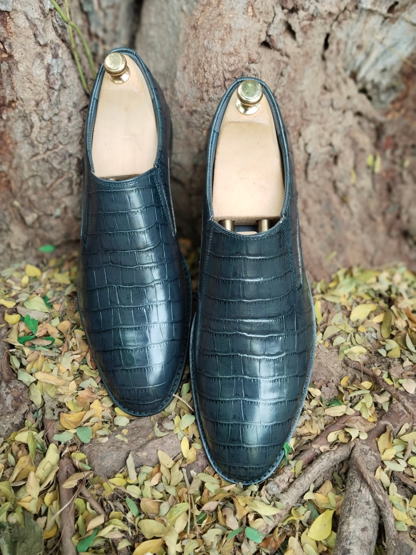 Slip-on with Side Elastic Grey Colour in Crocodile Print with Tunith Sole