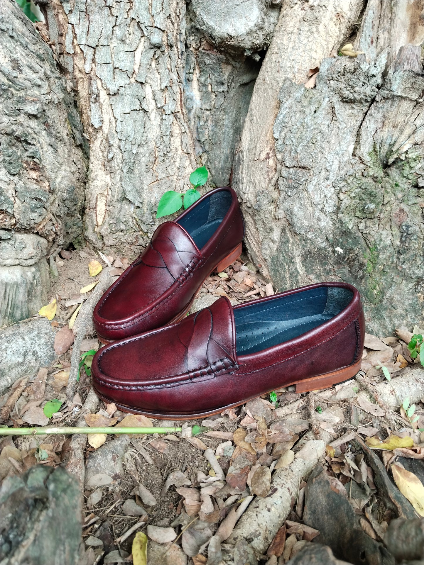 Moccasins With Cross Saddle in Leather Sole