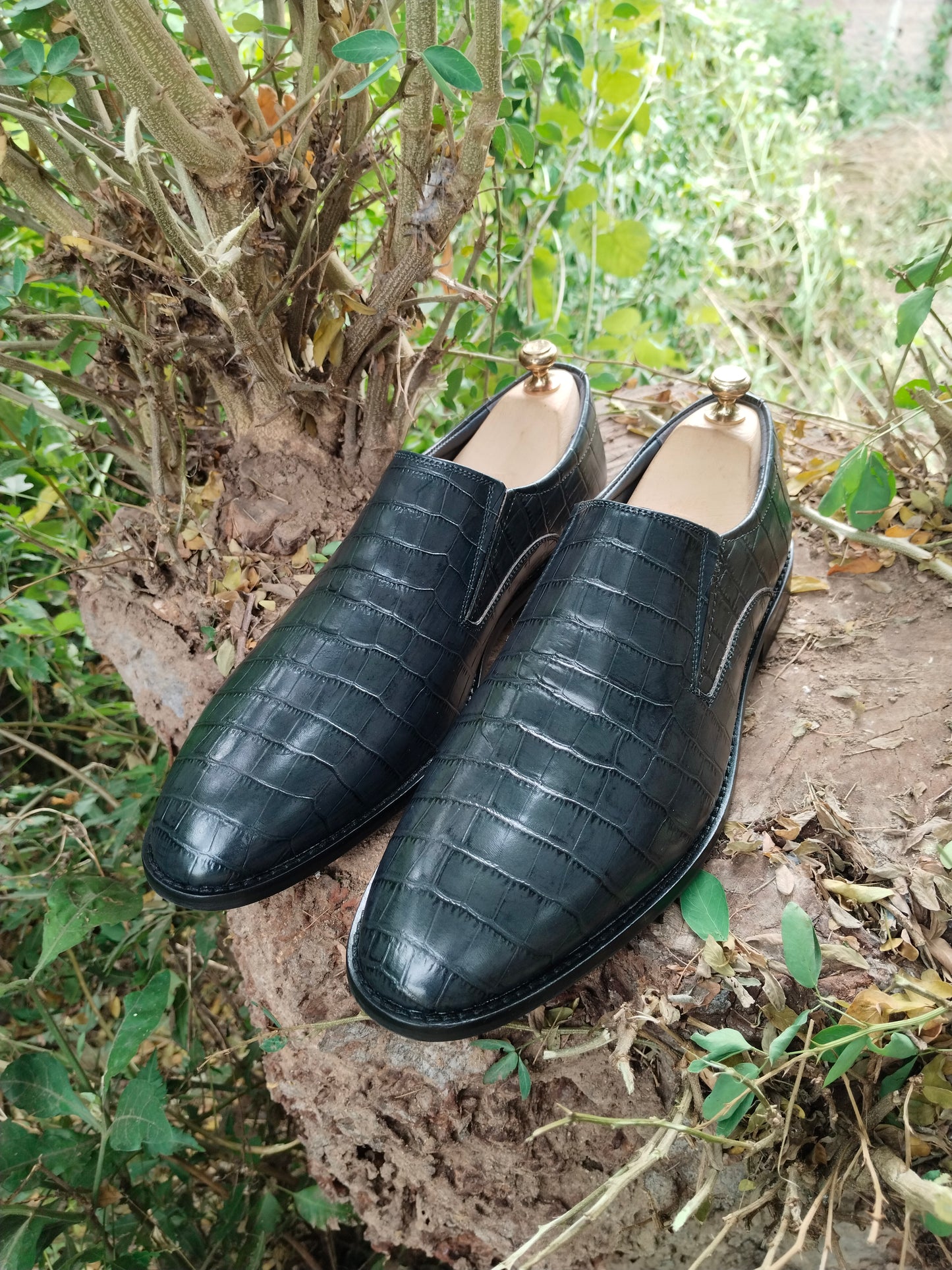 Slip-on with Side Elastic Grey Colour in Crocodile Print with Tunith Sole
